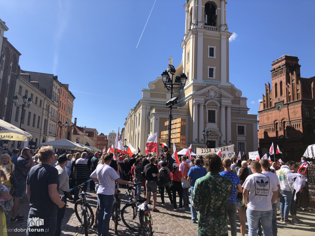 Marsz antyszczepionkowców i Konfederacji w Toruniu