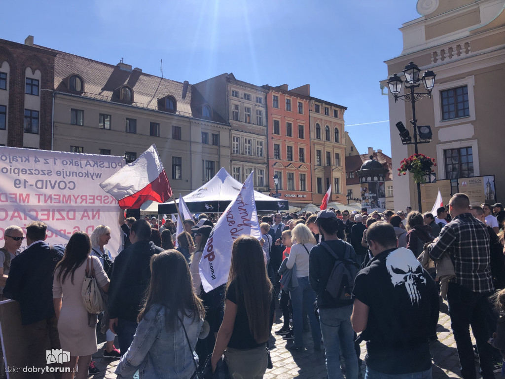 Marsz antyszczepionkowców i Konfederacji w Toruniu