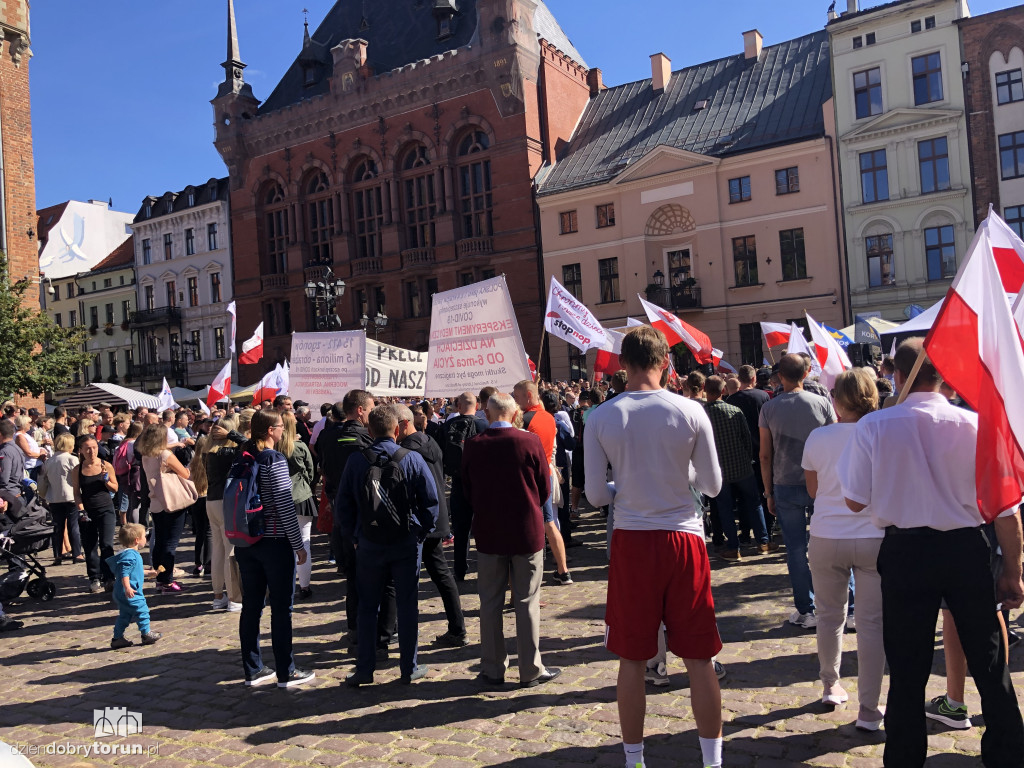 Marsz antyszczepionkowców i Konfederacji w Toruniu