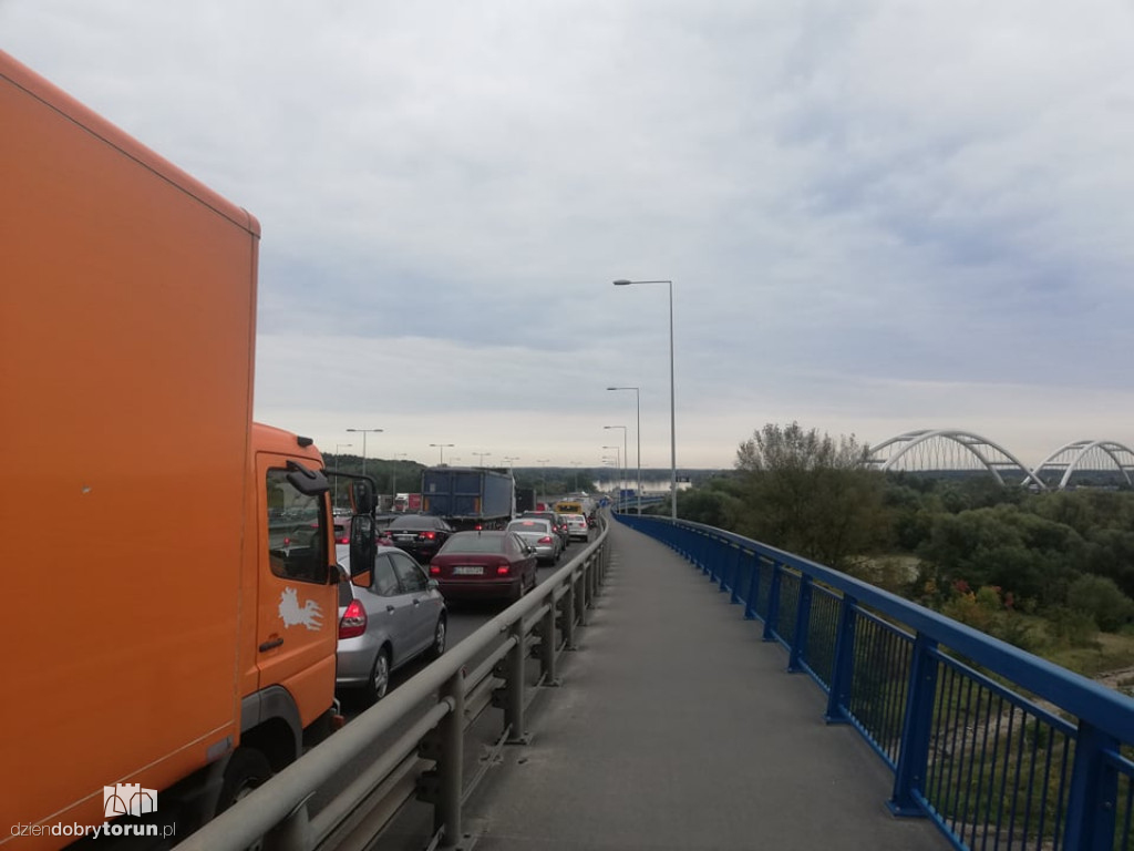 Toruń: kolizja na moście  gen. Elżbiety Zawackiej