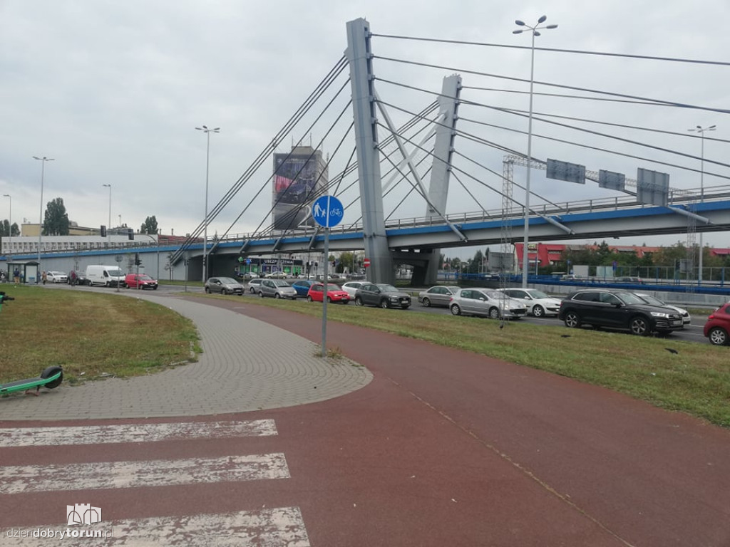 Toruń: kolizja na moście  gen. Elżbiety Zawackiej