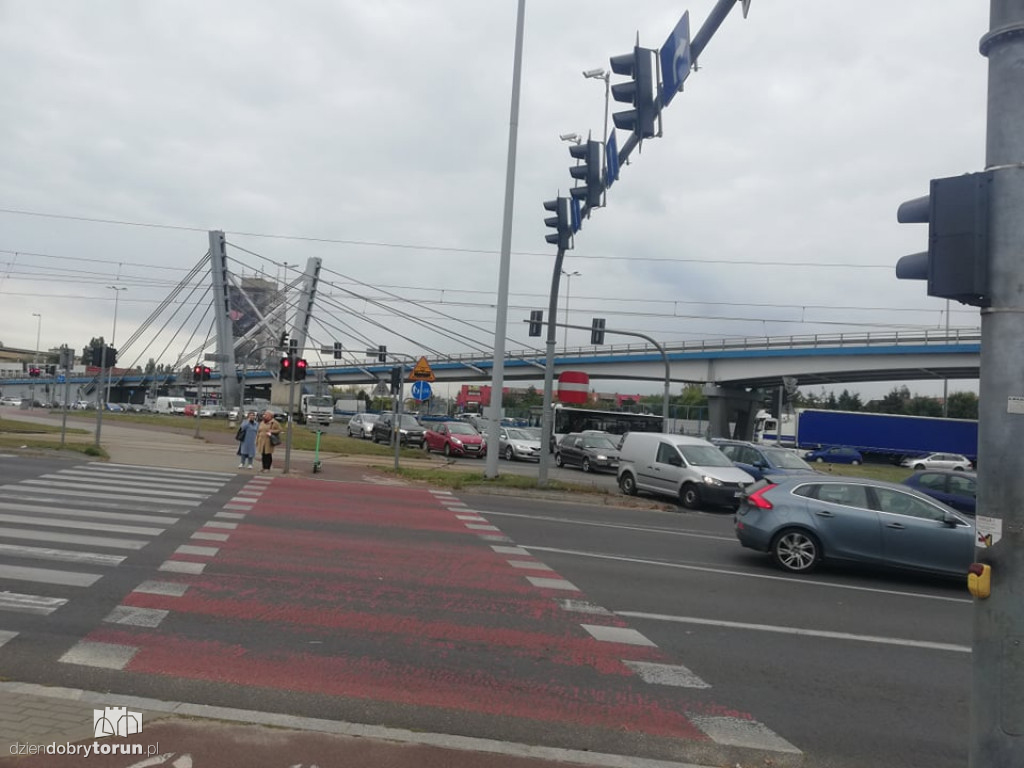 Toruń: kolizja na moście  gen. Elżbiety Zawackiej