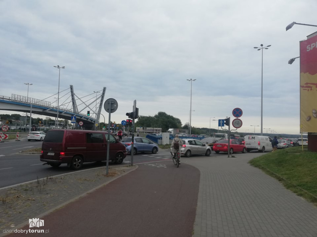 Toruń: kolizja na moście  gen. Elżbiety Zawackiej