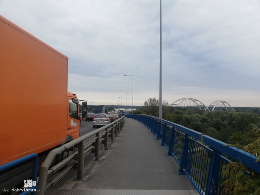 Toruń: kolizja na moście  gen. Elżbiety Zawackiej