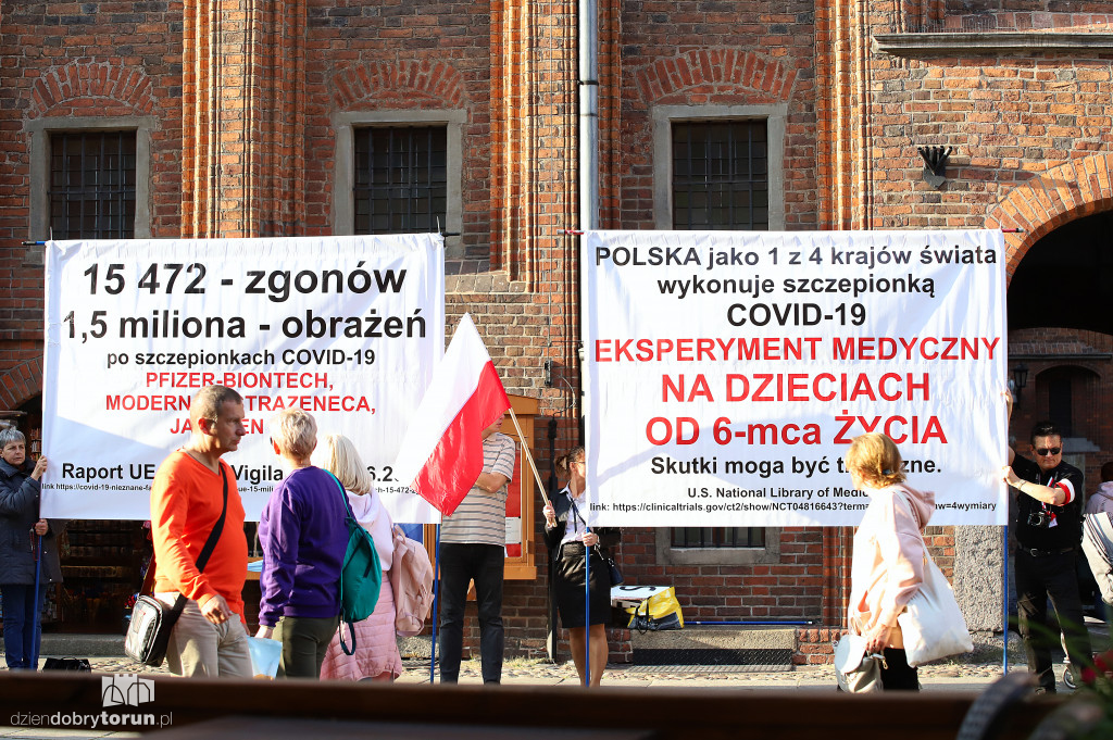 Pikieta ,,Stop eksperymentom medycznym Pfizera''