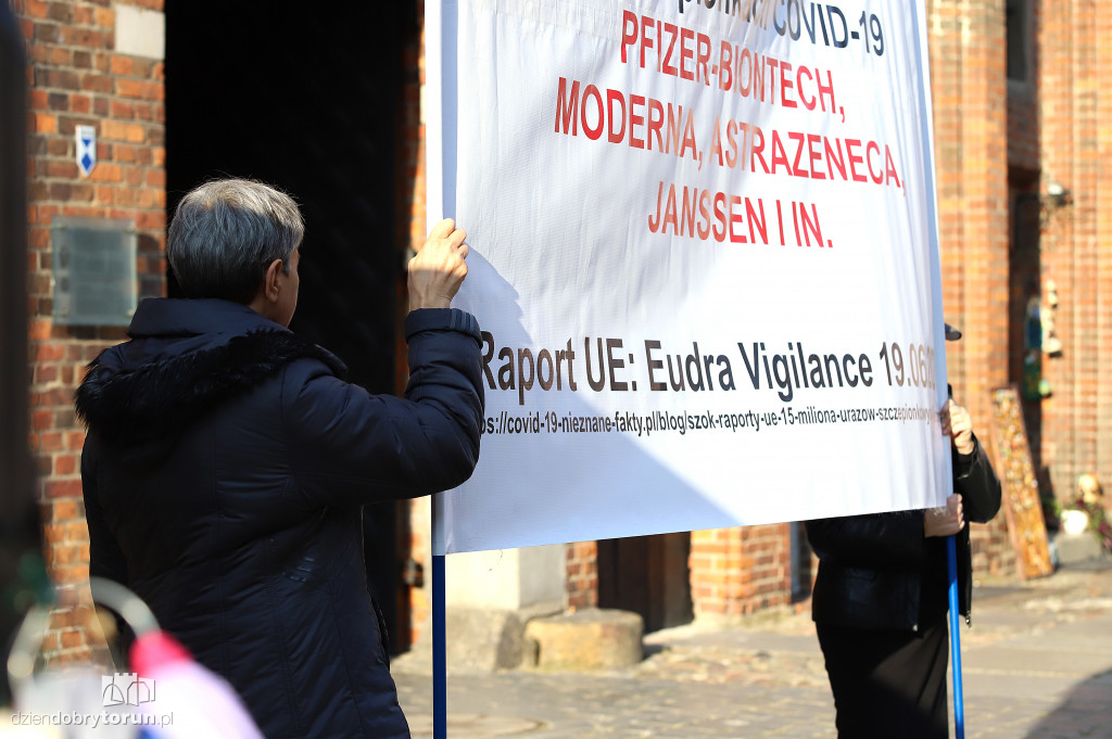 Pikieta ,,Stop eksperymentom medycznym Pfizera''