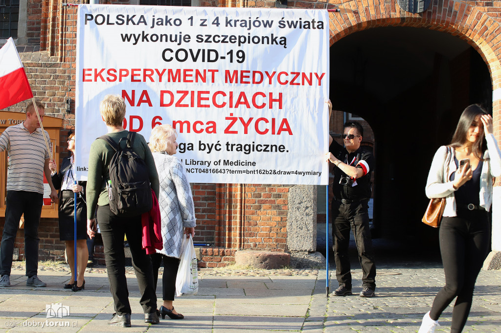 Pikieta ,,Stop eksperymentom medycznym Pfizera''