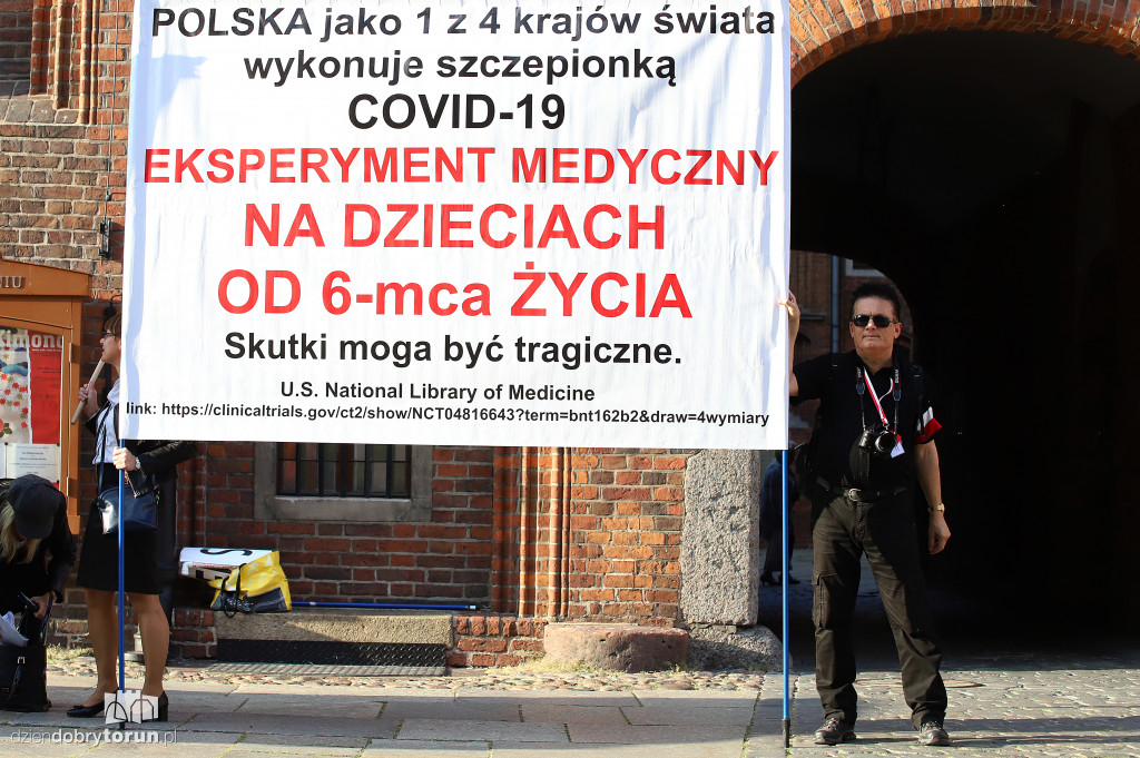 Pikieta ,,Stop eksperymentom medycznym Pfizera''