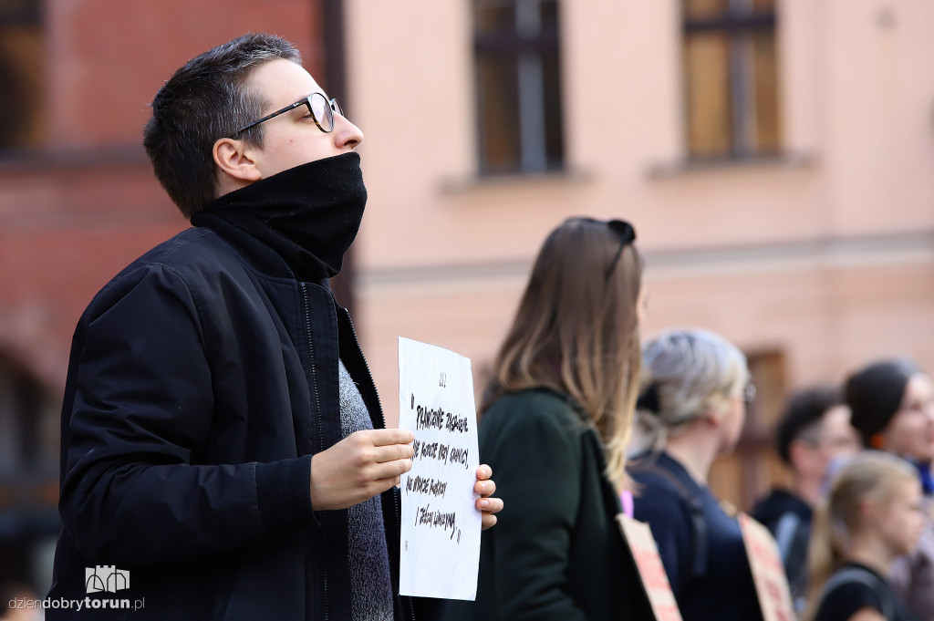 Pikieta ,, Nikt nie jest nielegalny''