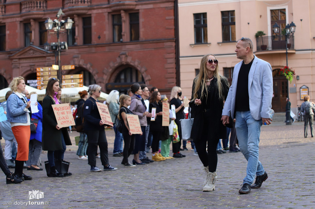 Pikieta ,, Nikt nie jest nielegalny''