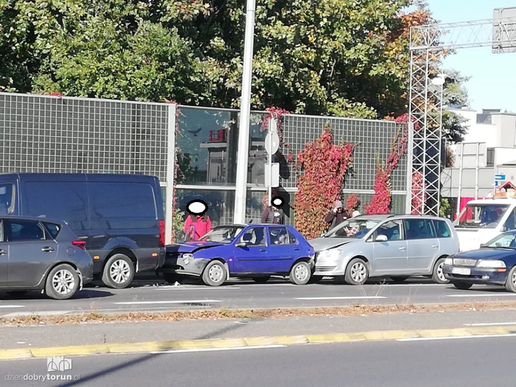 Toruń: kolizja aut przy ul. Olsztyńskiej