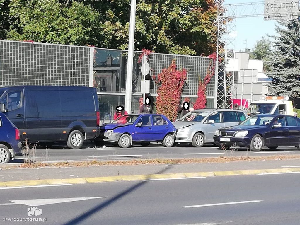 Toruń: kolizja aut przy ul. Olsztyńskiej