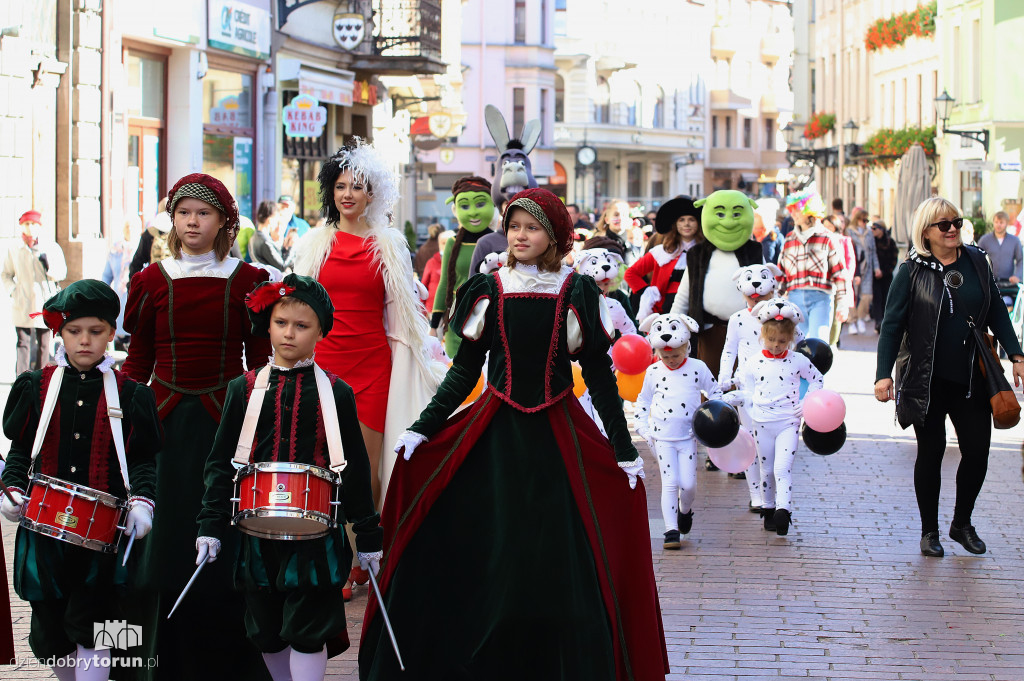 Barwna parada baśniowych postaci