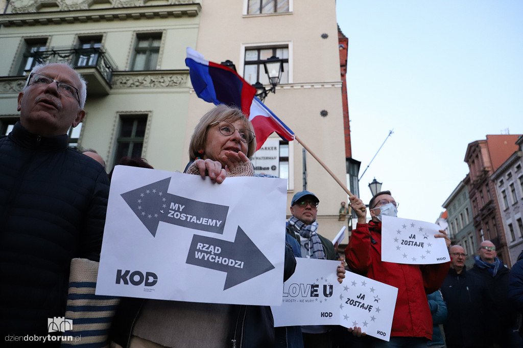 Pikieta: ,,MY zostajemy w UE, rząd wychodzi!''