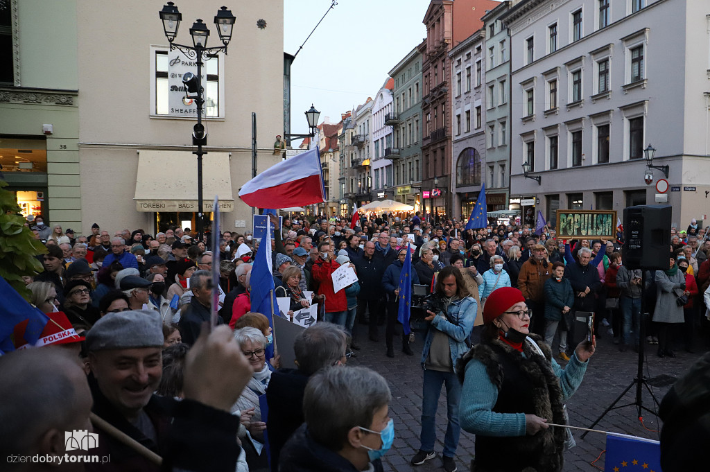 Pikieta: ,,MY zostajemy w UE, rząd wychodzi!''