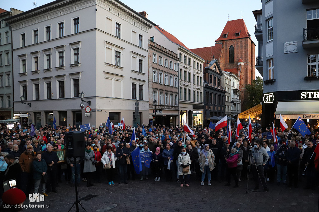 Pikieta: ,,MY zostajemy w UE, rząd wychodzi!''