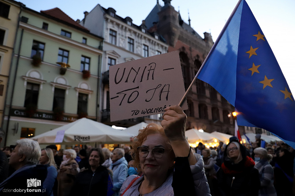 Pikieta: ,,MY zostajemy w UE, rząd wychodzi!''