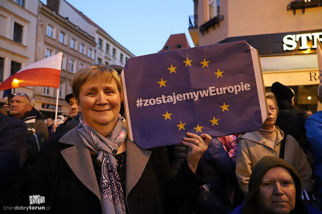 Pikieta: ,,MY zostajemy w UE, rząd wychodzi!''