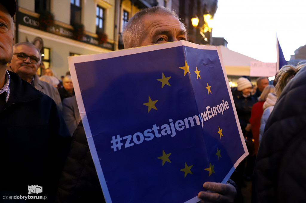 Pikieta: ,,MY zostajemy w UE, rząd wychodzi!''