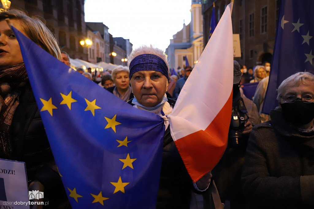 Pikieta: ,,MY zostajemy w UE, rząd wychodzi!''