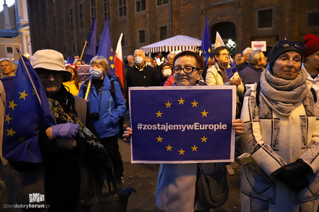 Pikieta: ,,MY zostajemy w UE, rząd wychodzi!''
