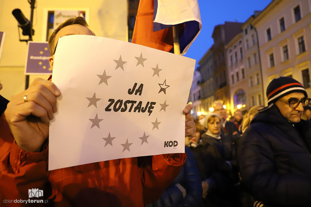 Pikieta: ,,MY zostajemy w UE, rząd wychodzi!''
