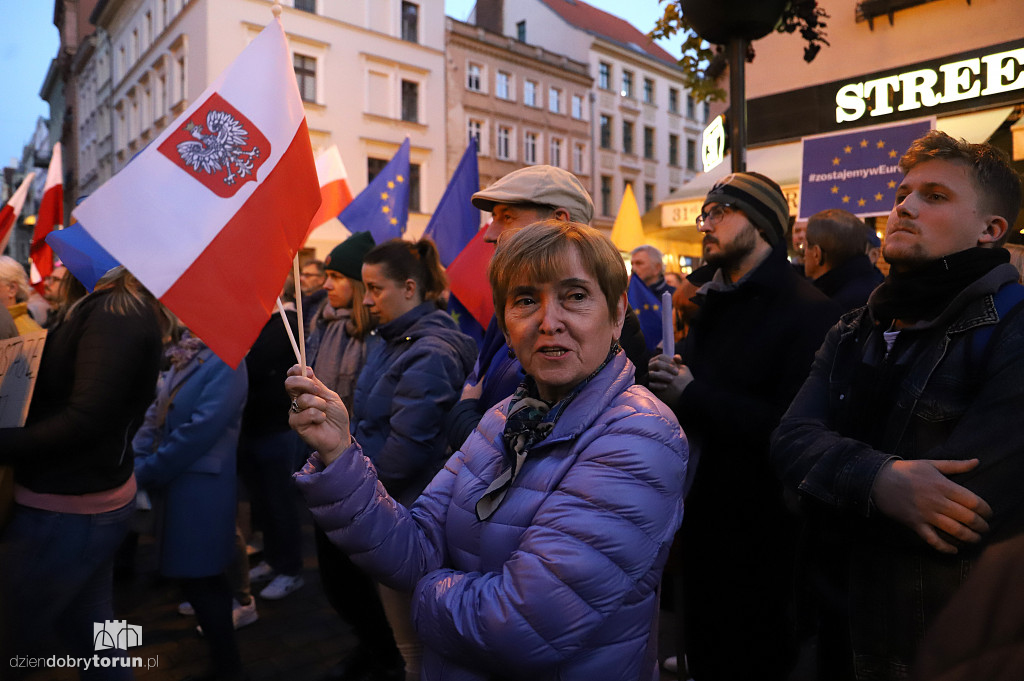 Pikieta: ,,MY zostajemy w UE, rząd wychodzi!''
