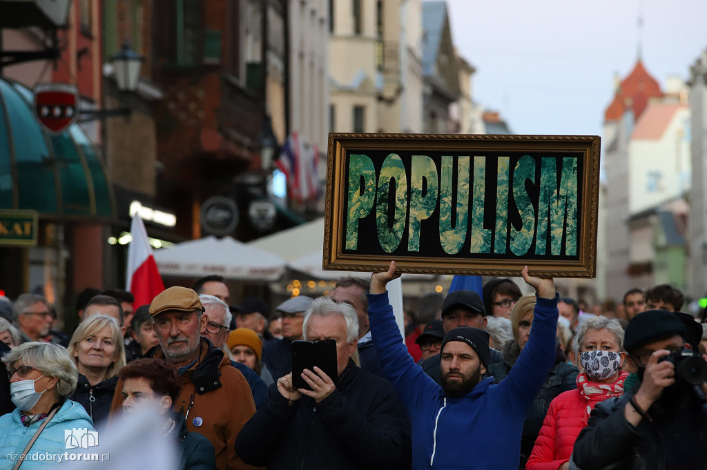 Pikieta: ,,MY zostajemy w UE, rząd wychodzi!''