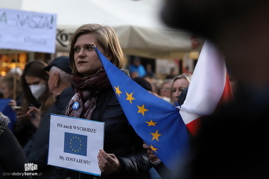 Pikieta: ,,MY zostajemy w UE, rząd wychodzi!''