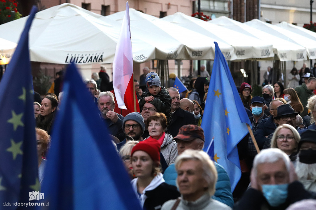 Pikieta: ,,MY zostajemy w UE, rząd wychodzi!''