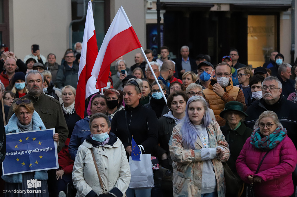 Pikieta: ,,MY zostajemy w UE, rząd wychodzi!''