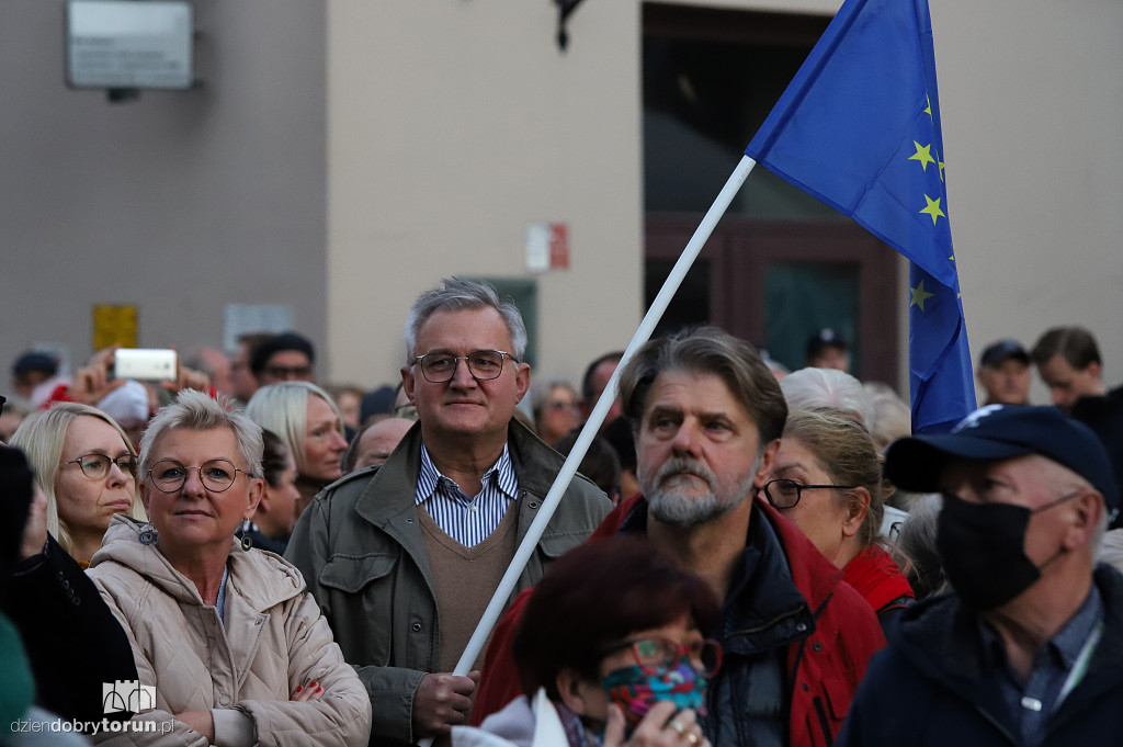 Pikieta: ,,MY zostajemy w UE, rząd wychodzi!''