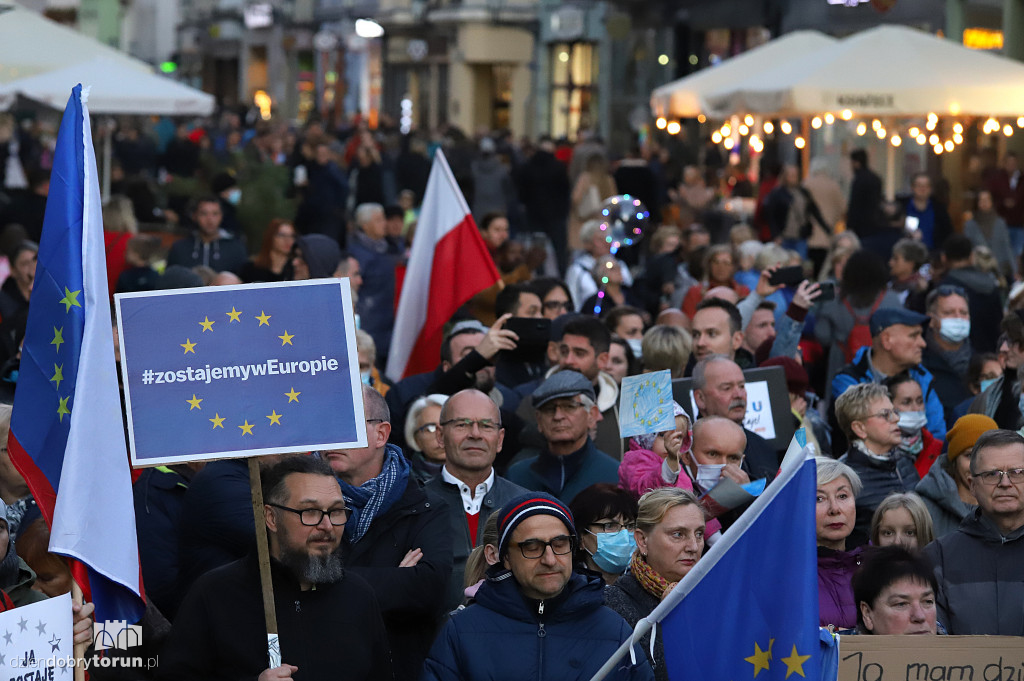 Pikieta: ,,MY zostajemy w UE, rząd wychodzi!''