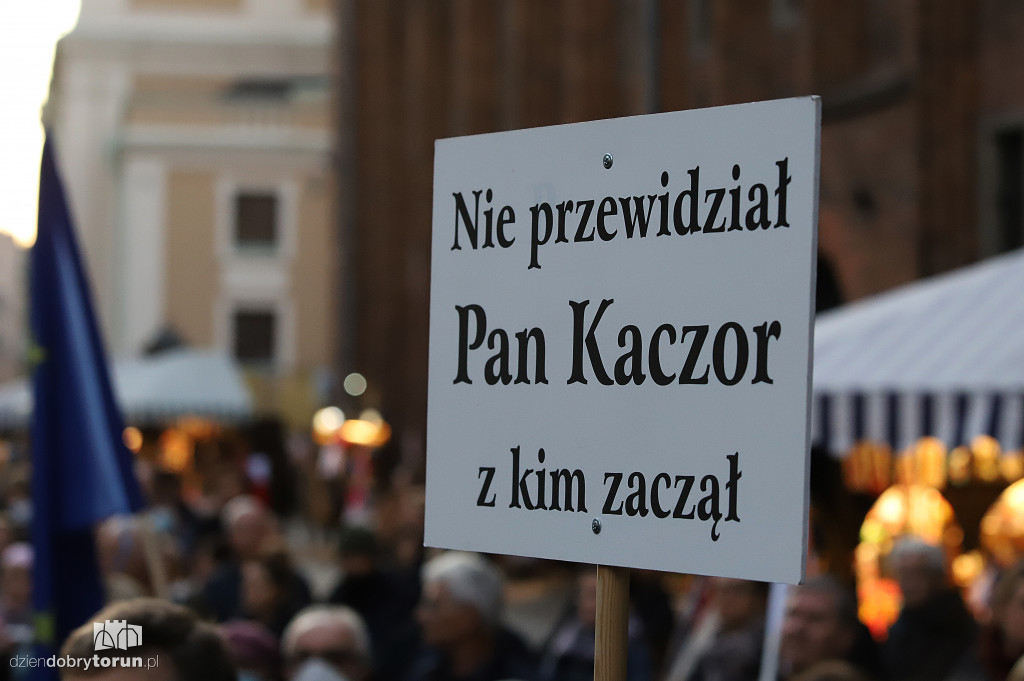 Pikieta: ,,MY zostajemy w UE, rząd wychodzi!''