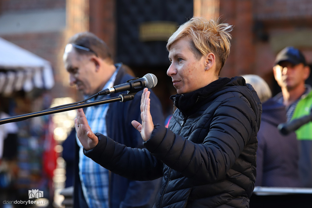 Pikieta ,,Nikt nie jest nielegalny''