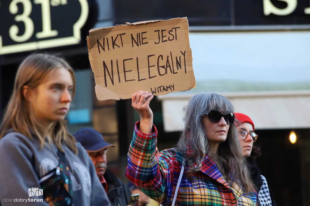 Pikieta ,,Nikt nie jest nielegalny''
