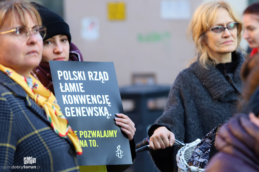 Pikieta ,,Nikt nie jest nielegalny''