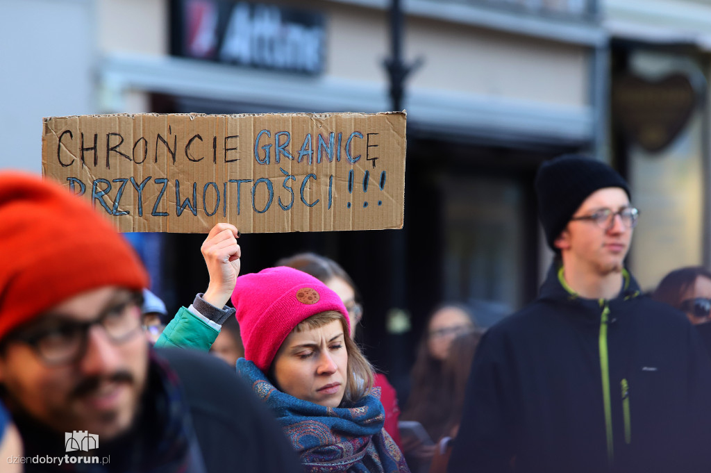 Pikieta ,,Nikt nie jest nielegalny''