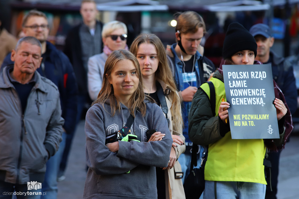 Pikieta ,,Nikt nie jest nielegalny''
