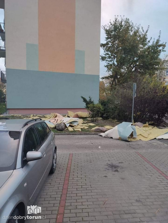 Toruń: wiatr zniszczył elewację wieżowca