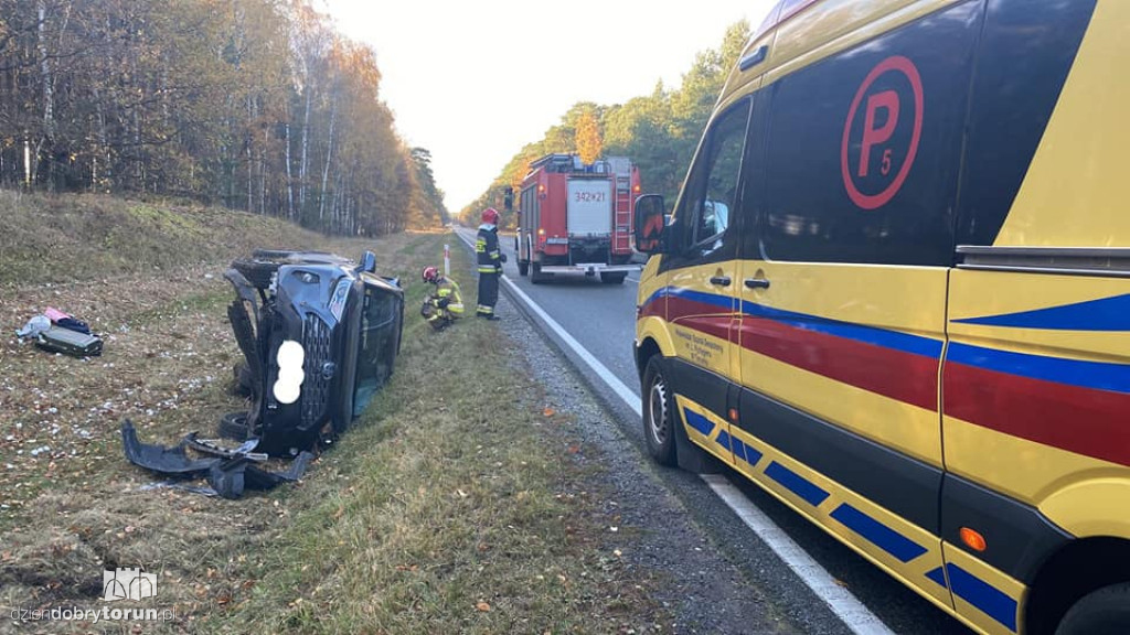 Dachowanie na DK10 pod Toruniem