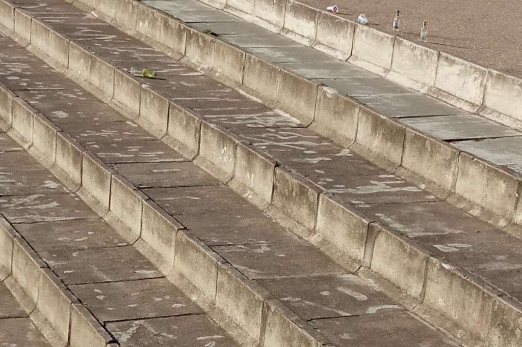 Toruń: śmieci na Bulwarze Filadelfijskim