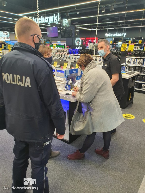 Kontrole policji w toruńskich galeriach