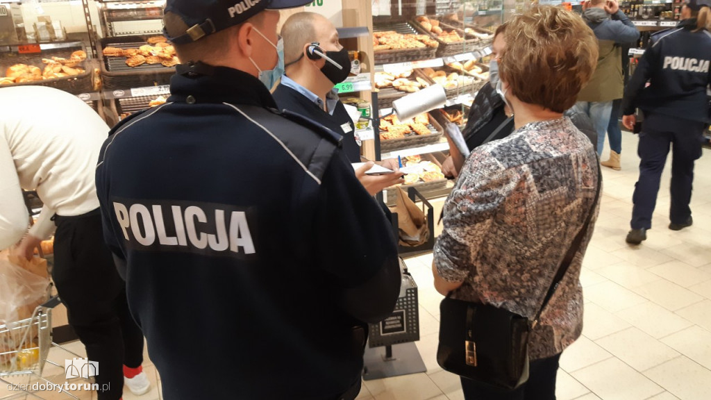 Kontrole policji w toruńskich galeriach