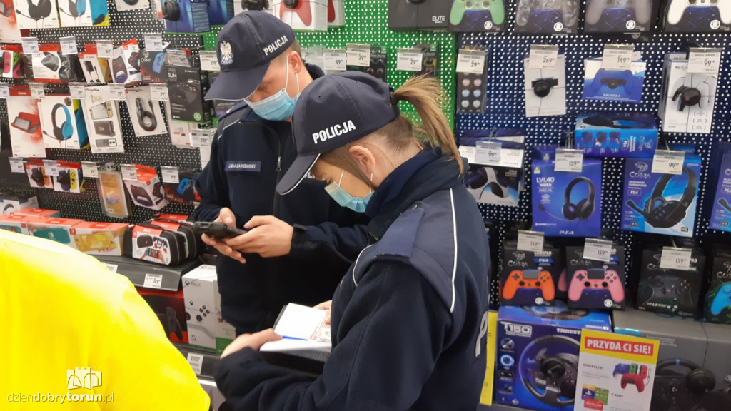 Kontrole policji w toruńskich galeriach