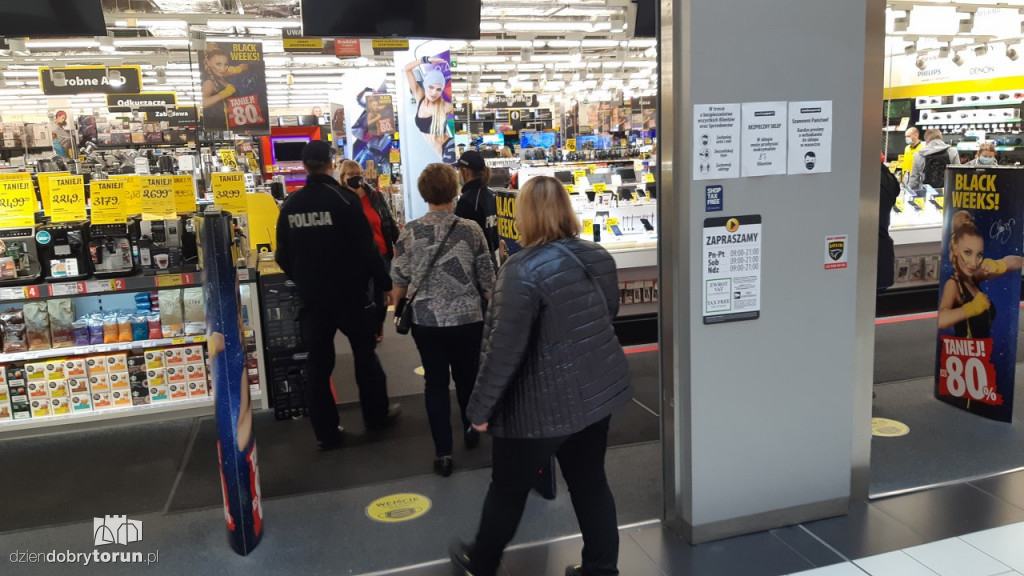 Kontrole policji w toruńskich galeriach