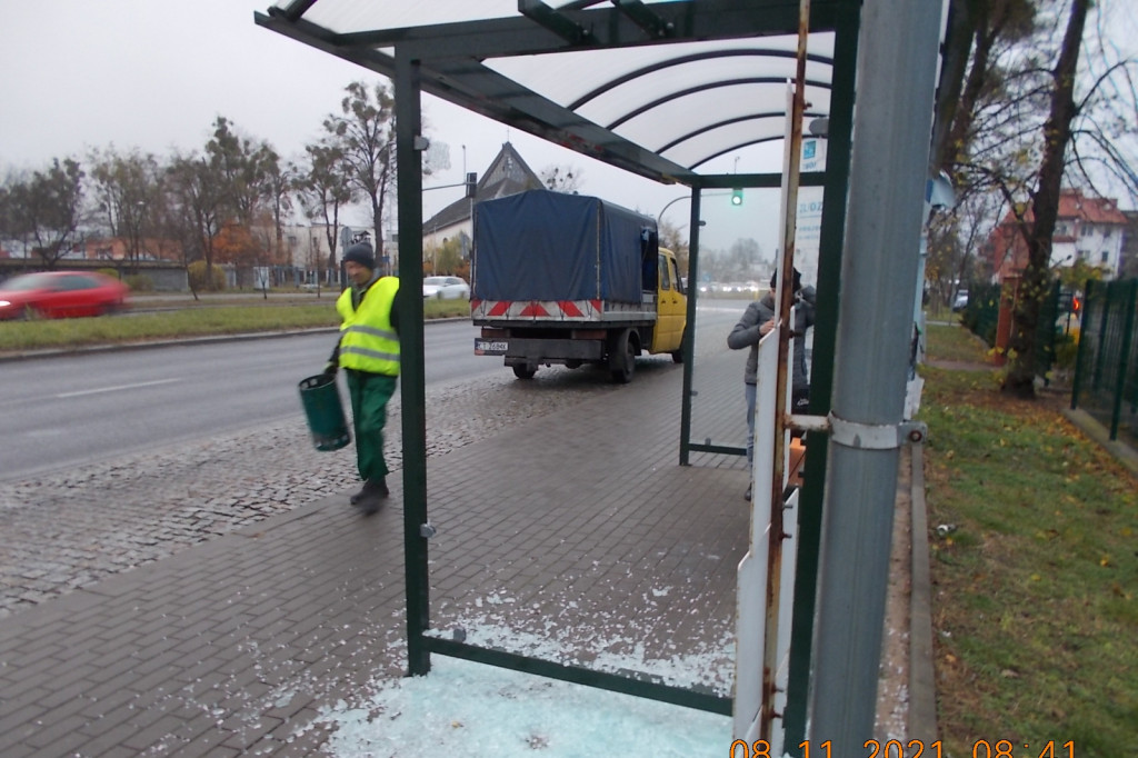 Toruń: wandale na przystanku