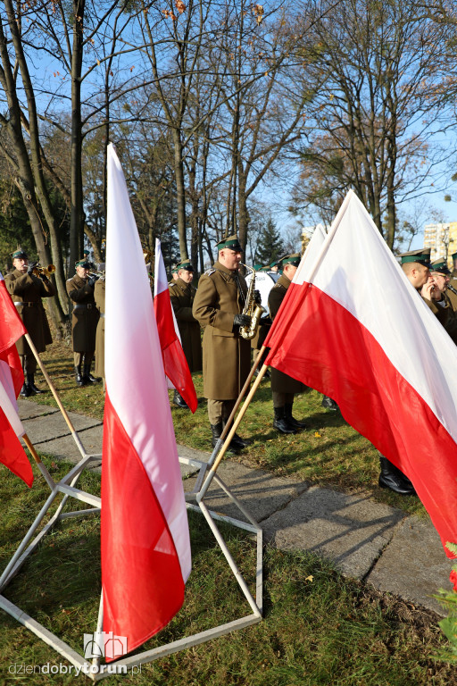 Złożenie kwiatów w miejscach Pamięci Narodowej