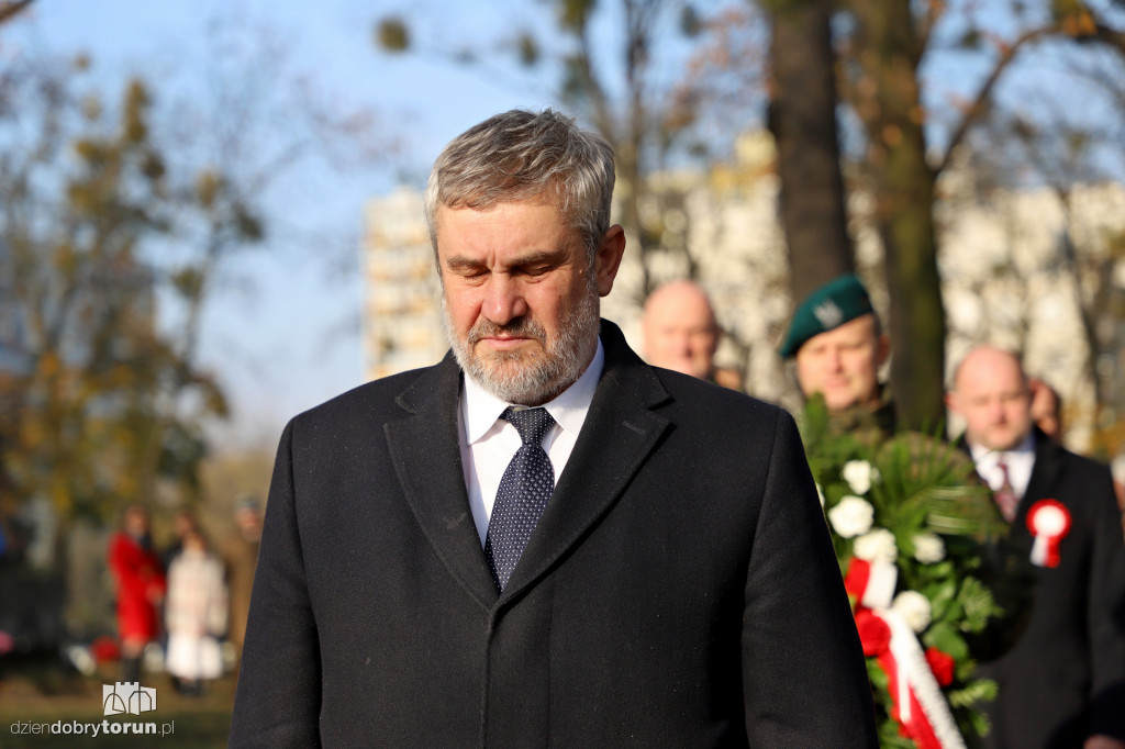 Złożenie kwiatów w miejscach Pamięci Narodowej