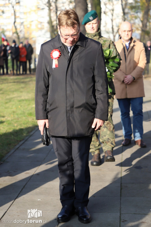 Złożenie kwiatów w miejscach Pamięci Narodowej